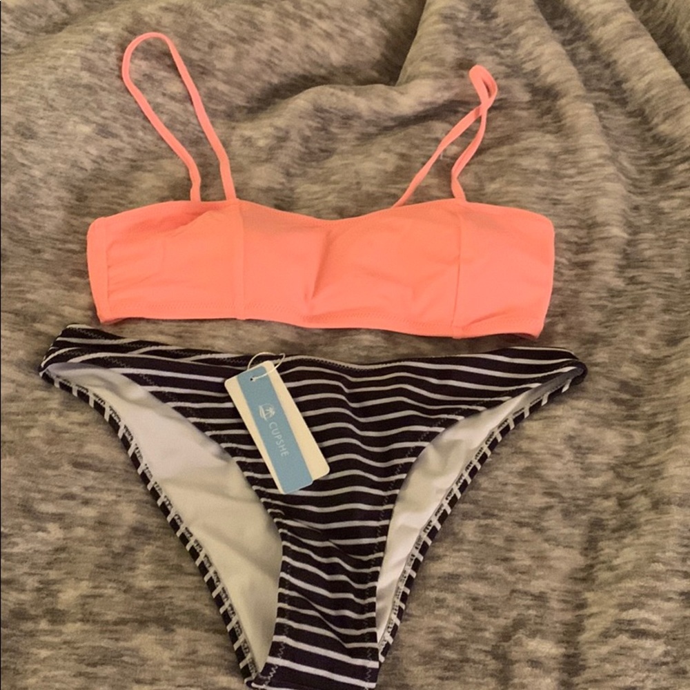 Striped bikini - Picture 3 of 5